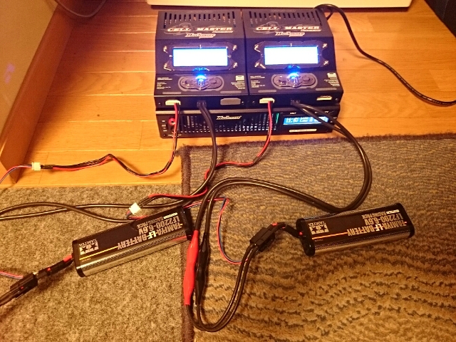 充電器を総動員で追充電用の親バッテリーを充電 | RC/DC 気まぐれ
