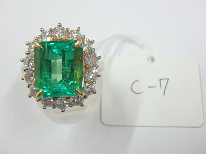 鑑定書がついているエメラルドのリングは高く売れる？ 東京都のお客様