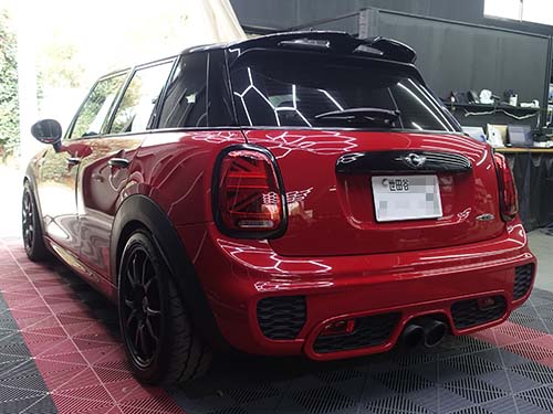MINI ハッチバック（F55）にDuelL AG製フロントリップスポイラー TRACK