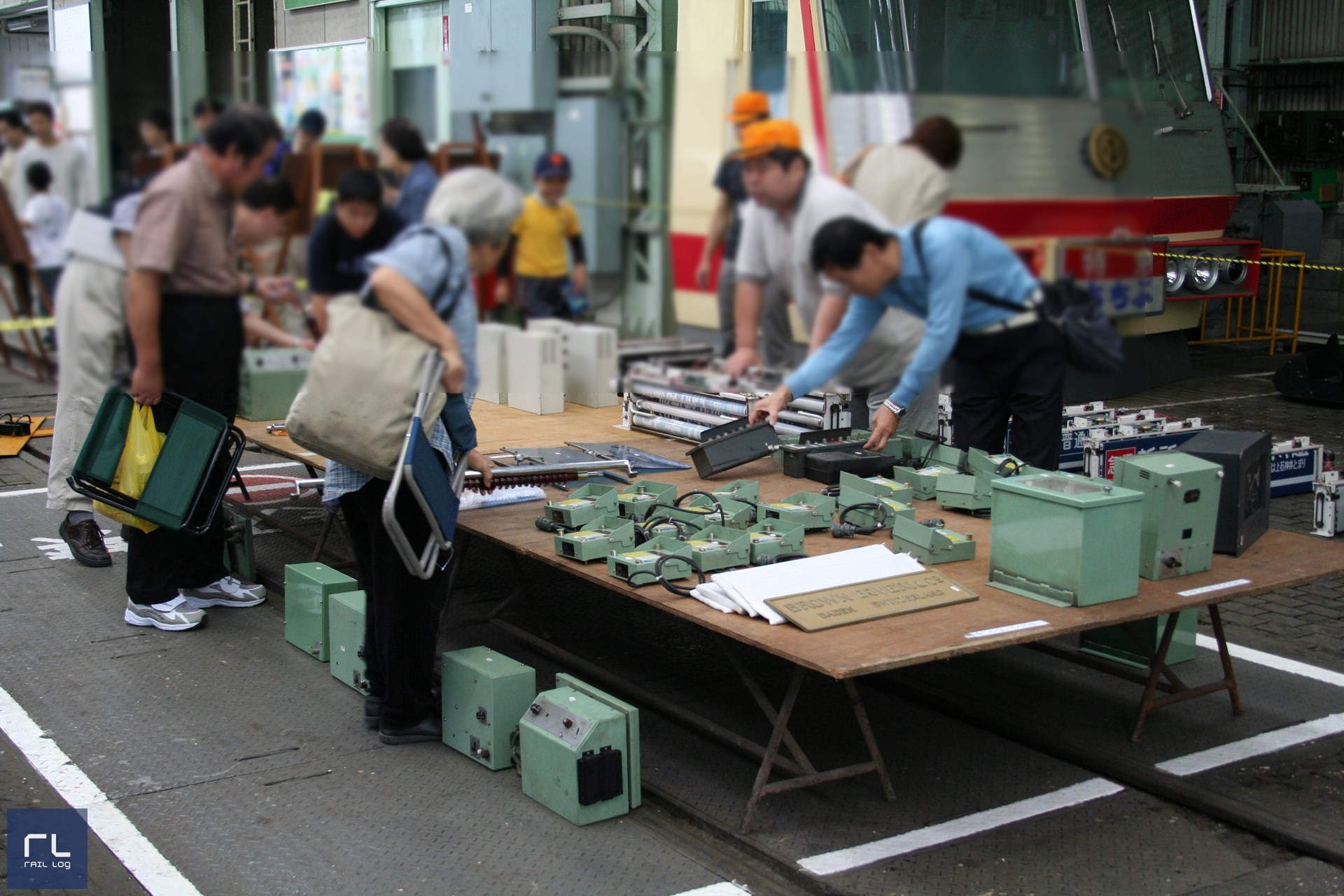 西武鉄道のオンラインショップで運転台補助椅子（廃車車両中古部品）を