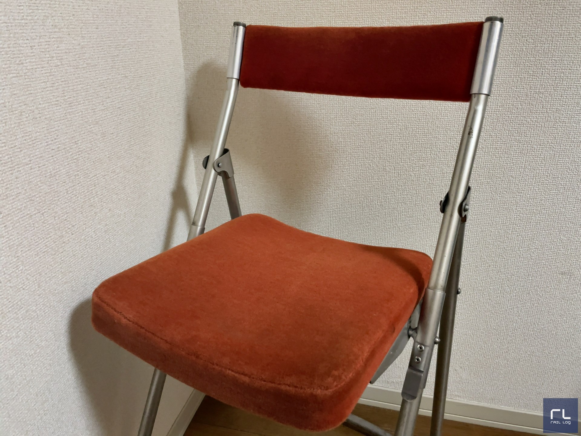 西武鉄道のオンラインショップで運転台補助椅子（廃車車両中古部品）を