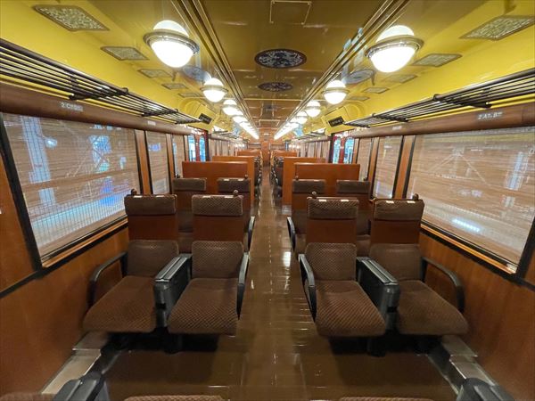 内装の写真追加！】運行開始8日前！ JR九州の新D&S列車「ふたつ星4047