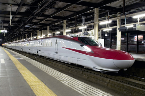 スーパーこまち」のインパクトは大きかった！ E6系新幹線のレア写真