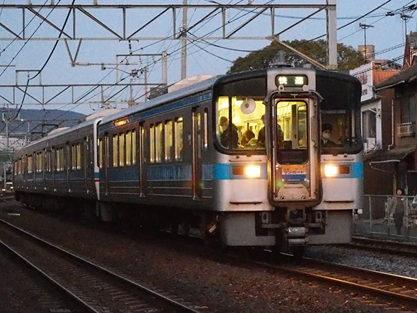 表示ルールが変わったの？】 JR四国7000系の前面幕あれこれ | 鉄道ホビダス