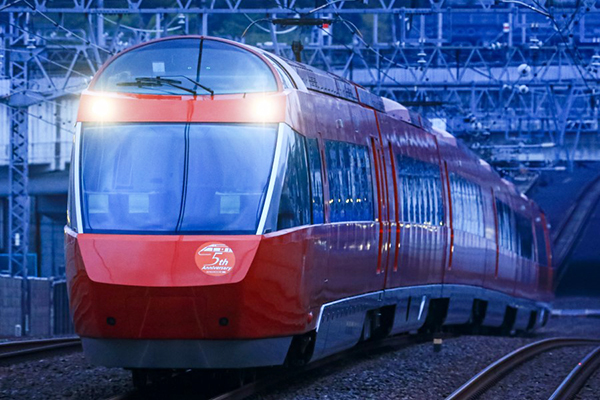 早くも就役5周年！】小田急ロマンスカーGSEに記念のヘッドマーク掲出中