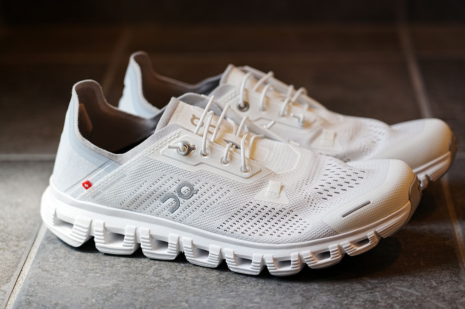 On Cloud 6 Coast レビュー：シューズ界のApple、スイスの技術革新と