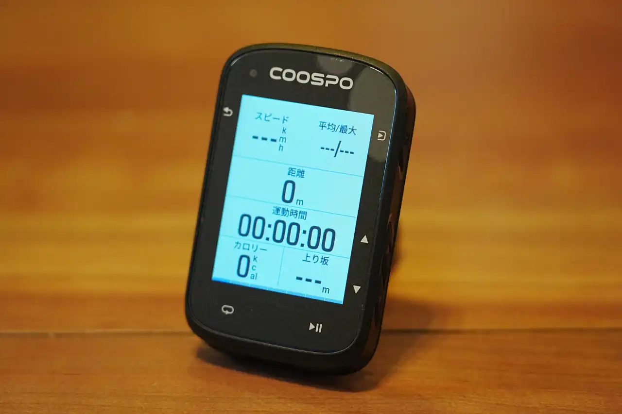 カラータッチスクリーン、36時間稼働、ナビ搭載で1万円台のサイコン