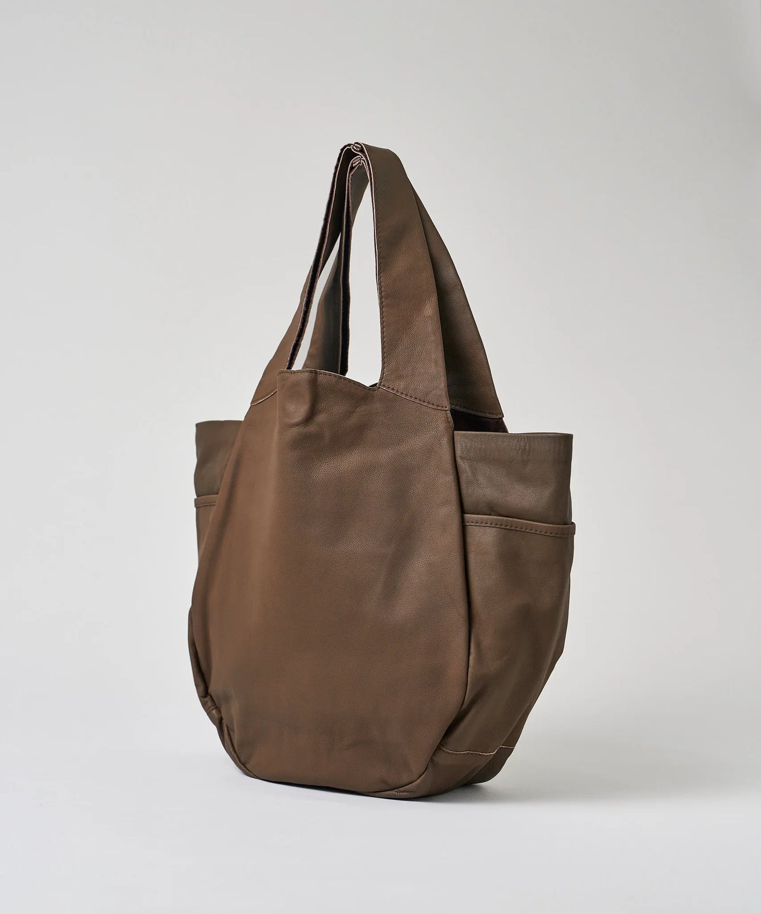 REN】《トートバッグ》軽くて柔らかい、大容量のレザートートバッグ