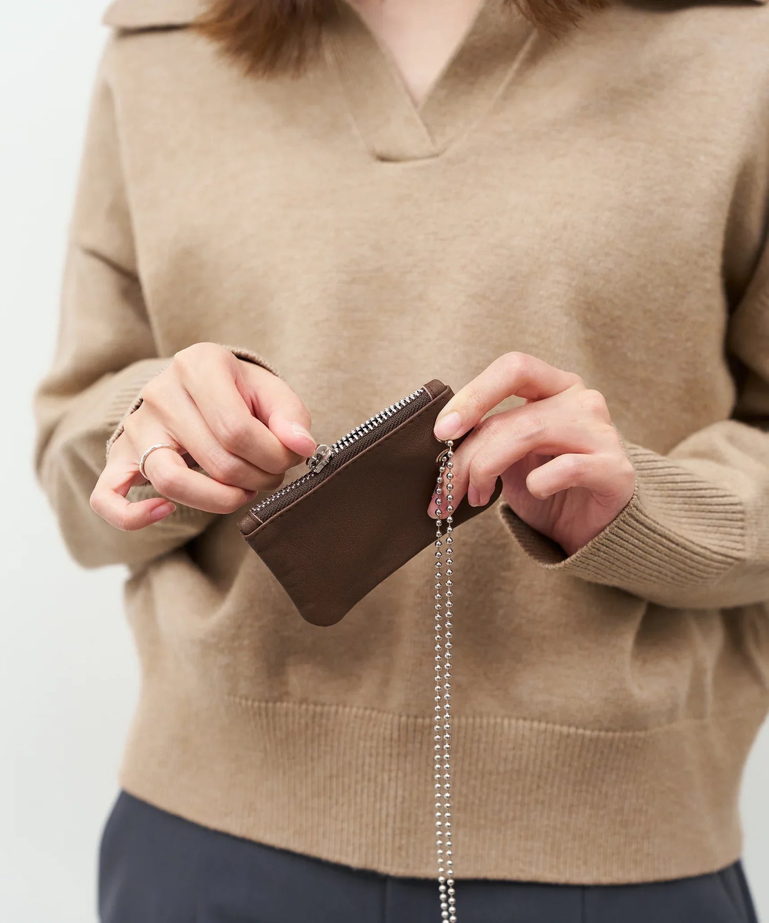 REN】《ポーチ》柔らかい革の質感とシンプルなデザインのレザーポーチ。