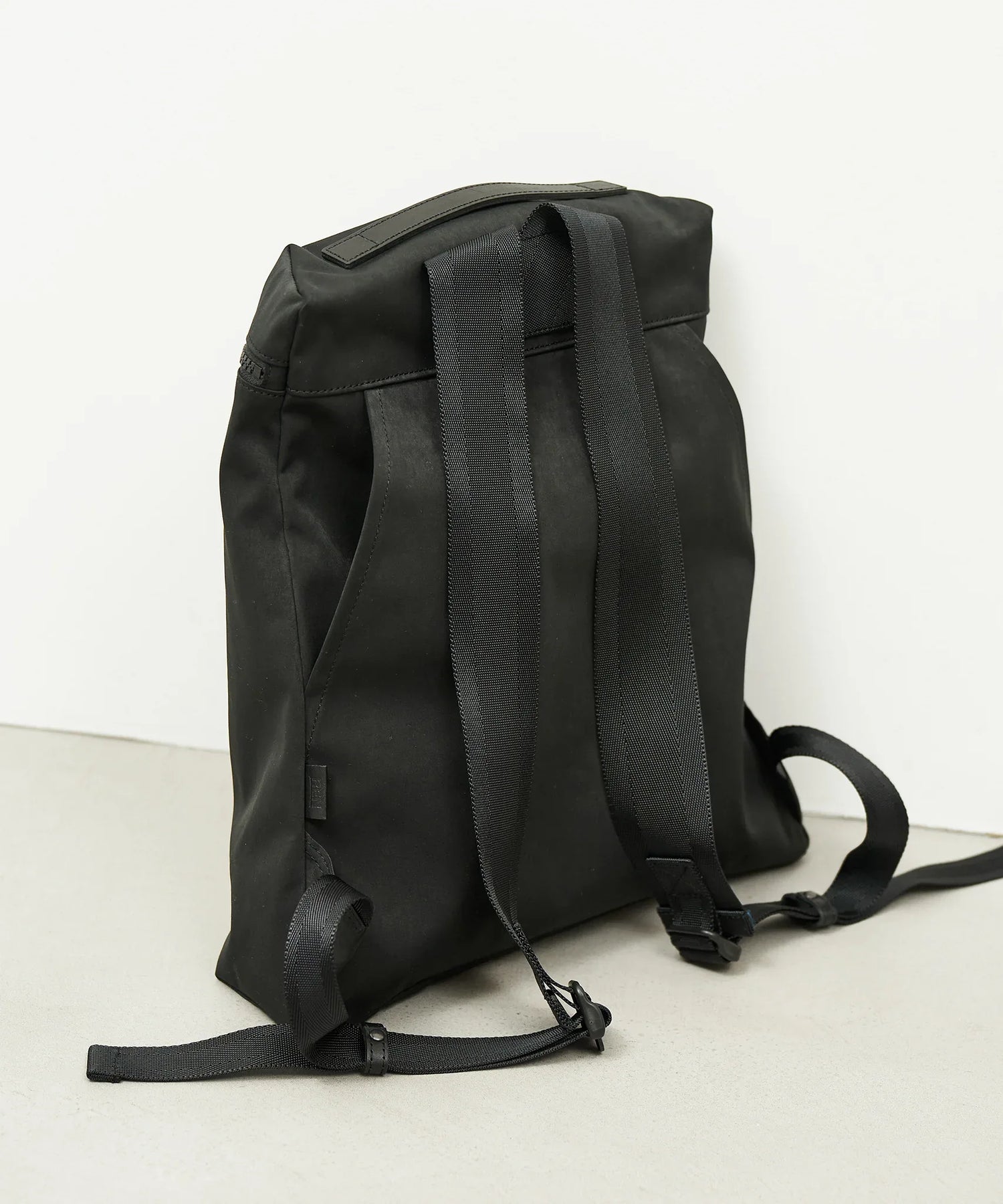 REN フラットリュック ナイロン｜高密度・軽量・シンプル・日常使い