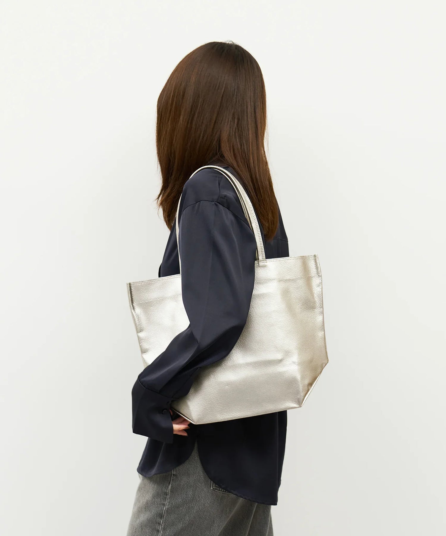 REN】《トートバッグ》シンプルで軽い、手持ちサイズのレザーバッグ。