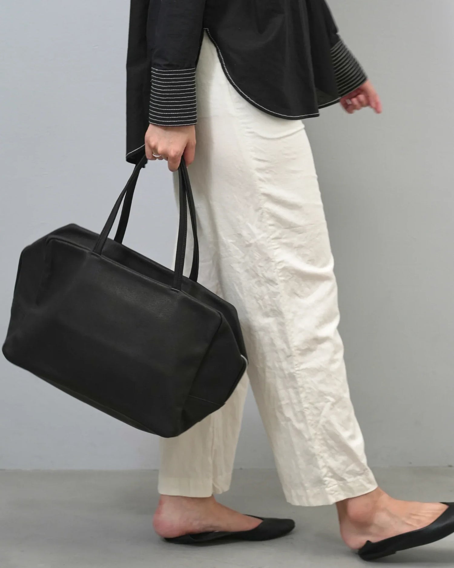 REN】《ボストンバッグ》シンプルで軽い、大きめのレザーバッグ。。