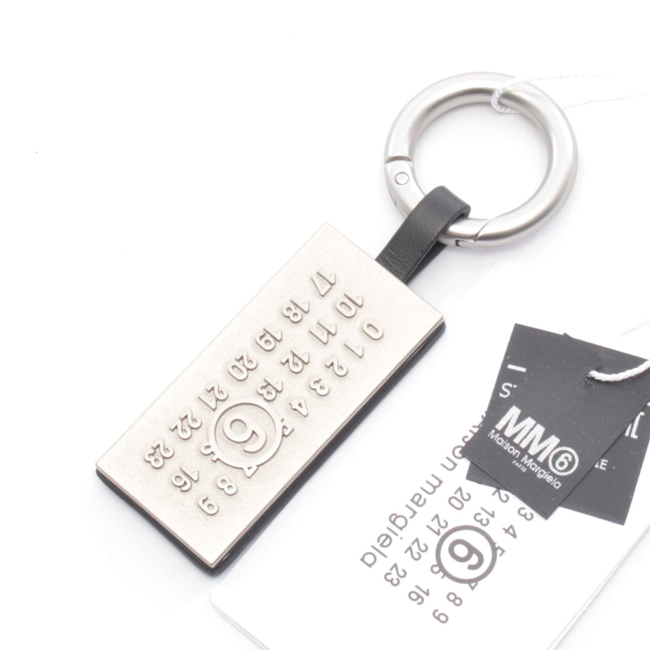 ニューメリック タグ バッグチャーム キーホルダー レザー シルバー