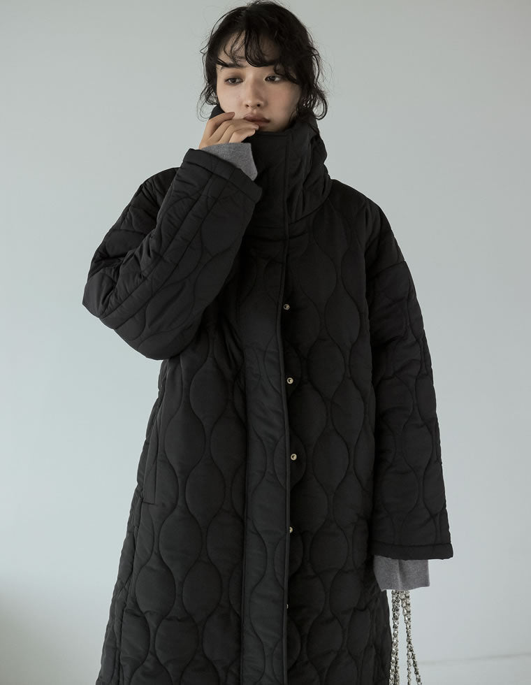 中綿リサイクルタフタキルティングスタンドカラーフレアロングコート