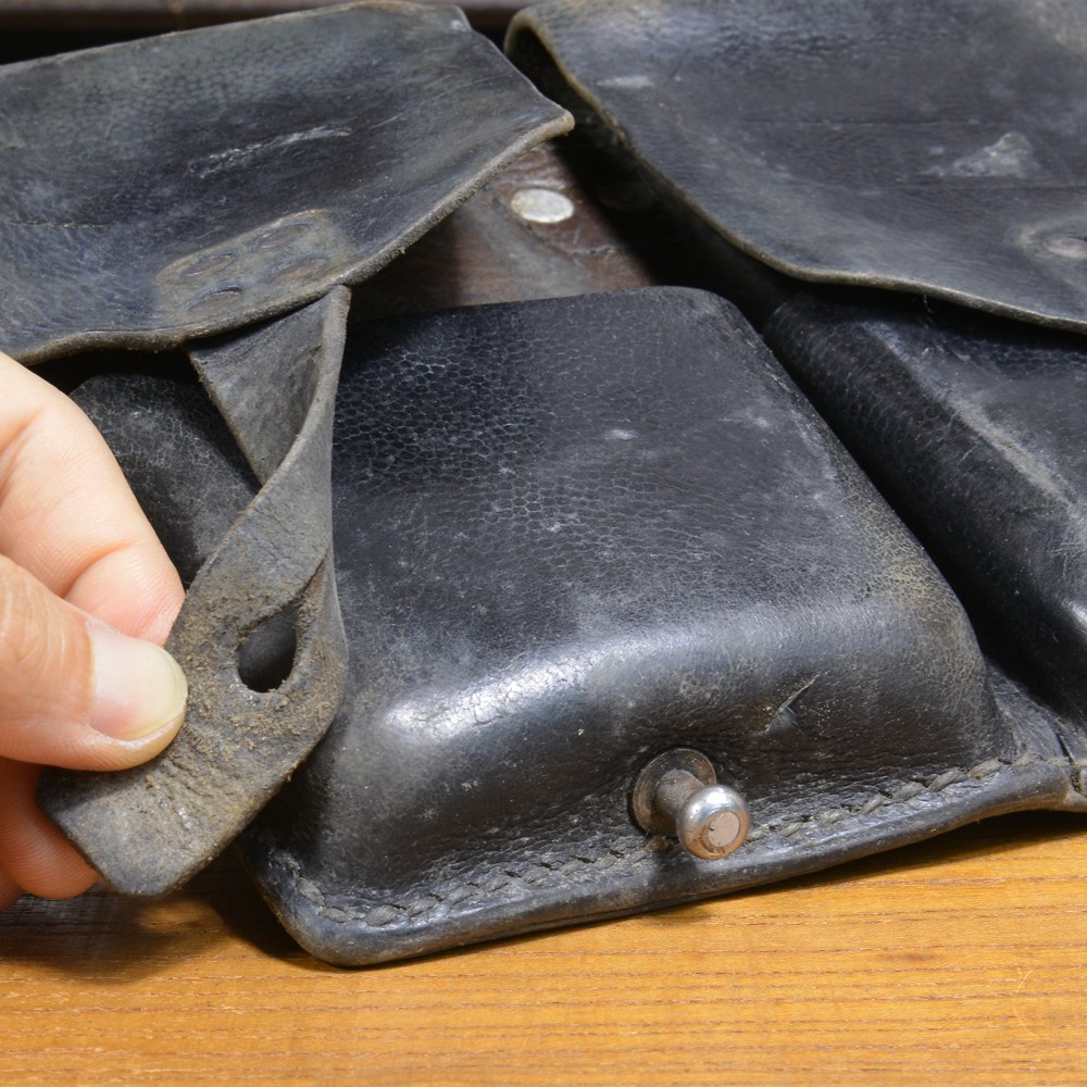 オーストリア軍放出品 ダブルマガジンポーチ レザー製 StG58用