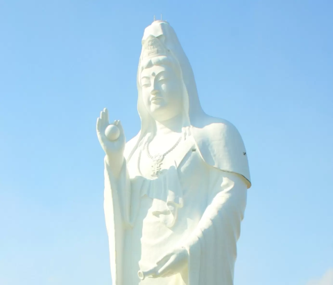 世界のSNSで話題に！高さ100メートルの巨大な観音様「仙台大観音」を見