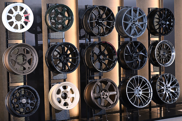 レイズの新製品16種類を最速レビュー！完全シークレットの新ホイールも