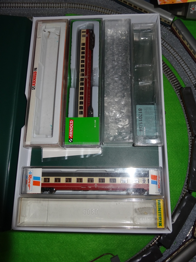 価格.com - 『縦にすると入りますが、7両は入らないです(｀・ω