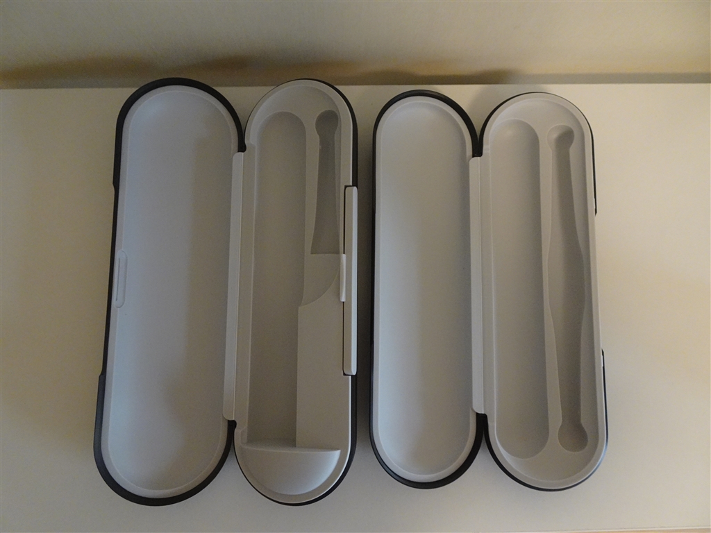 価格.com - 『トラベルケースの内側の比較。右がiO7用』ブラウン