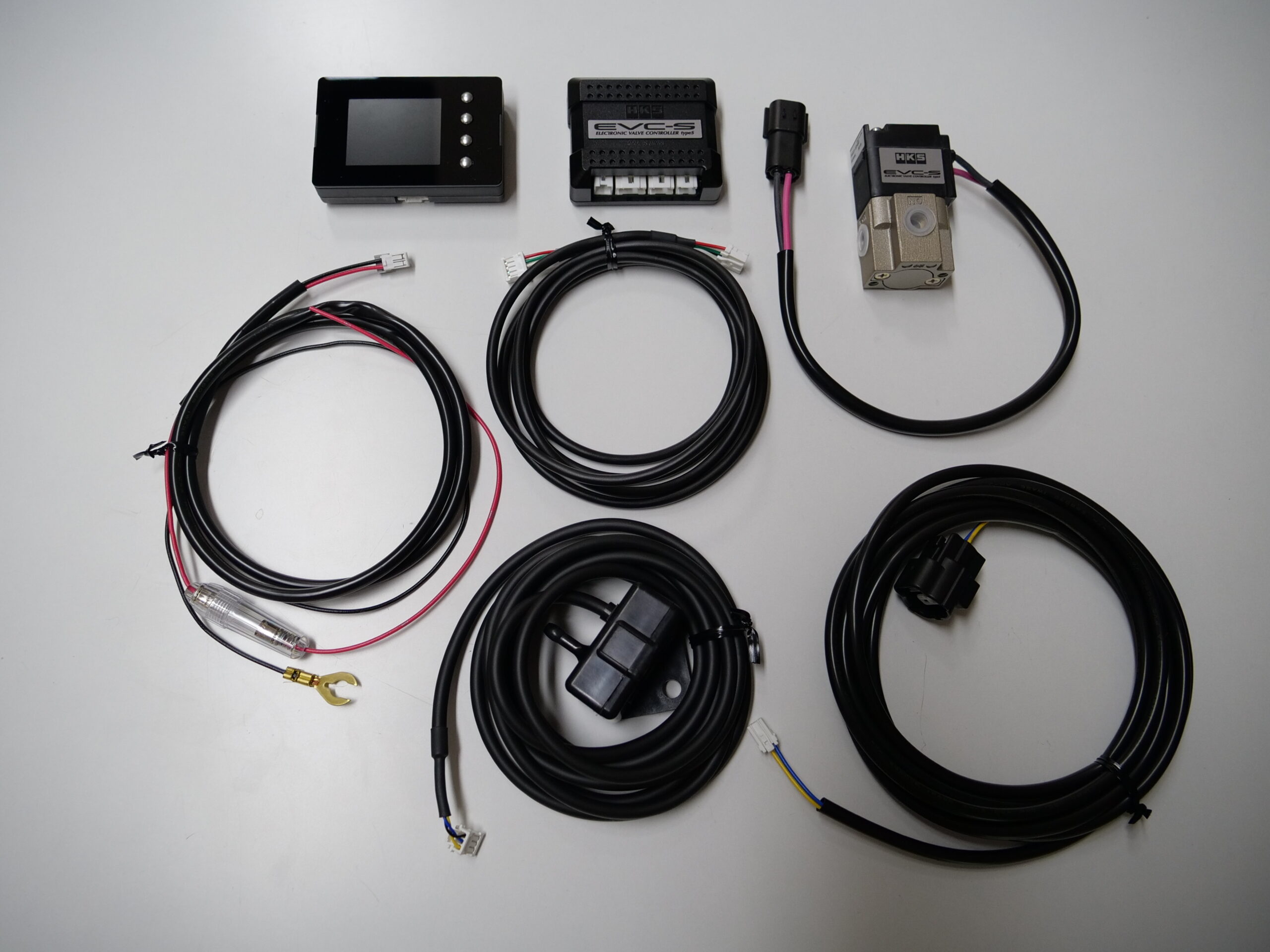 シンプル操作のブーストコントローラー「EVC‐S」 が視認性に優れた