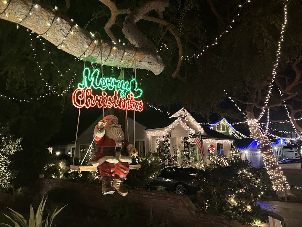 Seaside Ranchos Neighborhoodのクリスマスライト：トーランスの