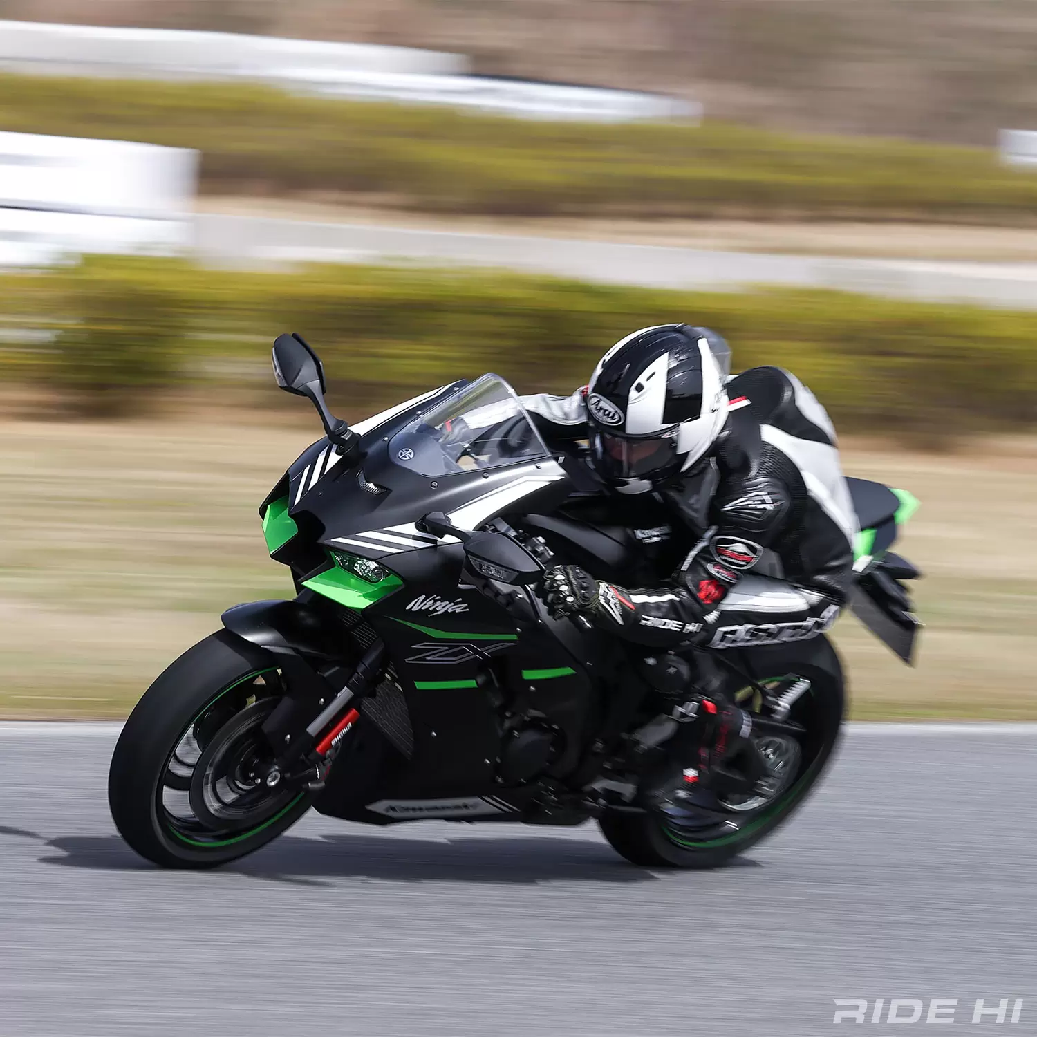 カワサキ ZX-10R/RR 試乗記】SBKチャンピオンマシンを駆る悦び！ その
