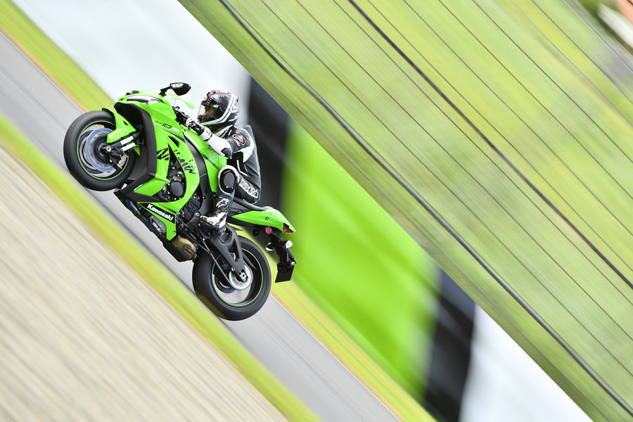 KAWASAKI】204psを路面に伝える！世界でイチバン強いSS市販車Ninja ZX