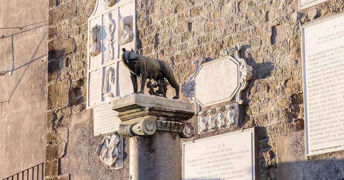 ローマのシンボル、雌狼と双子の像 - ローマをお散歩