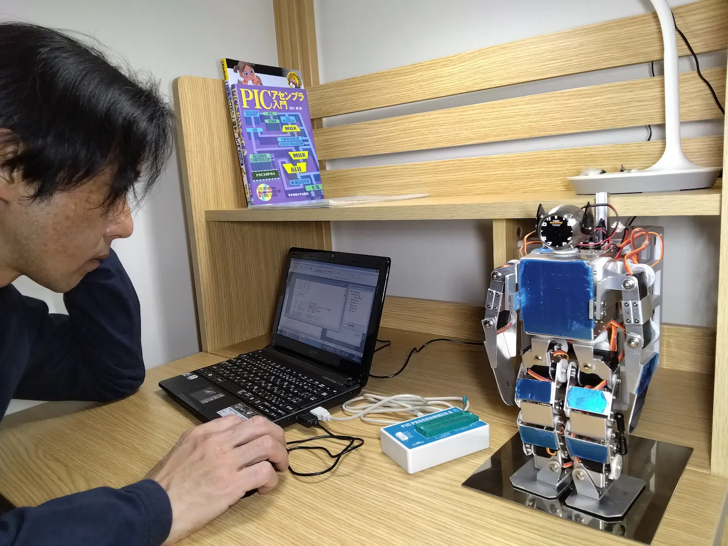 本格的な二足歩行ロボットの自作(PIC16F84A) | ロボットクリエイター