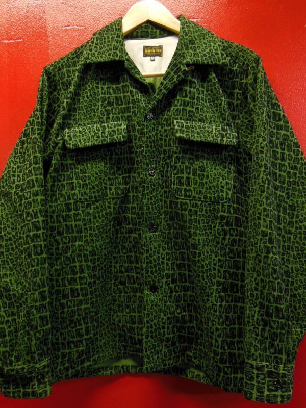 The GROOVIN HIGH Crocodile Printed Corduroy Shirt - ROCK-A-HULA