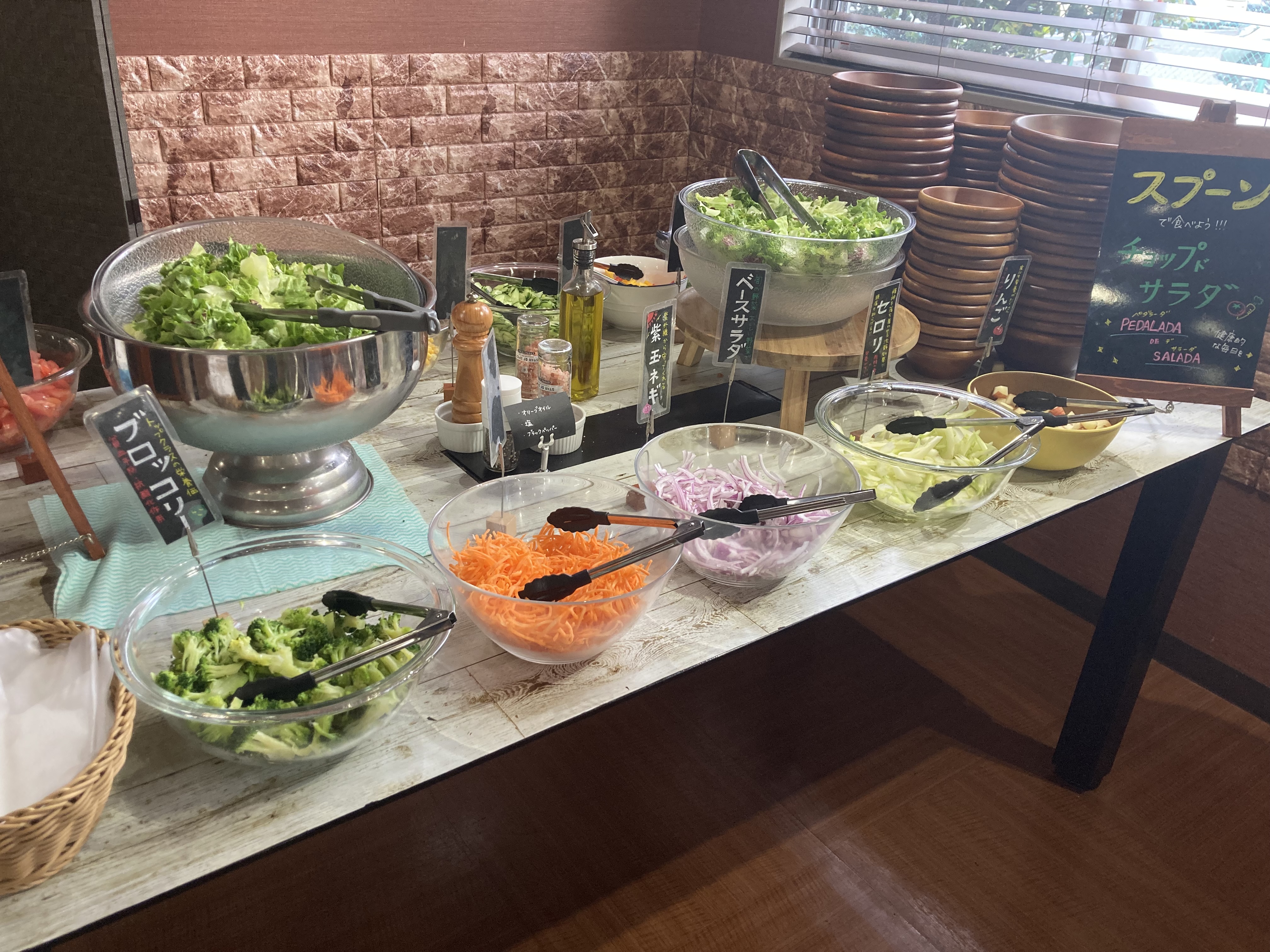 コスパがバグってる！ 町田のレストラン「ペダラーダ」のサラダバーが