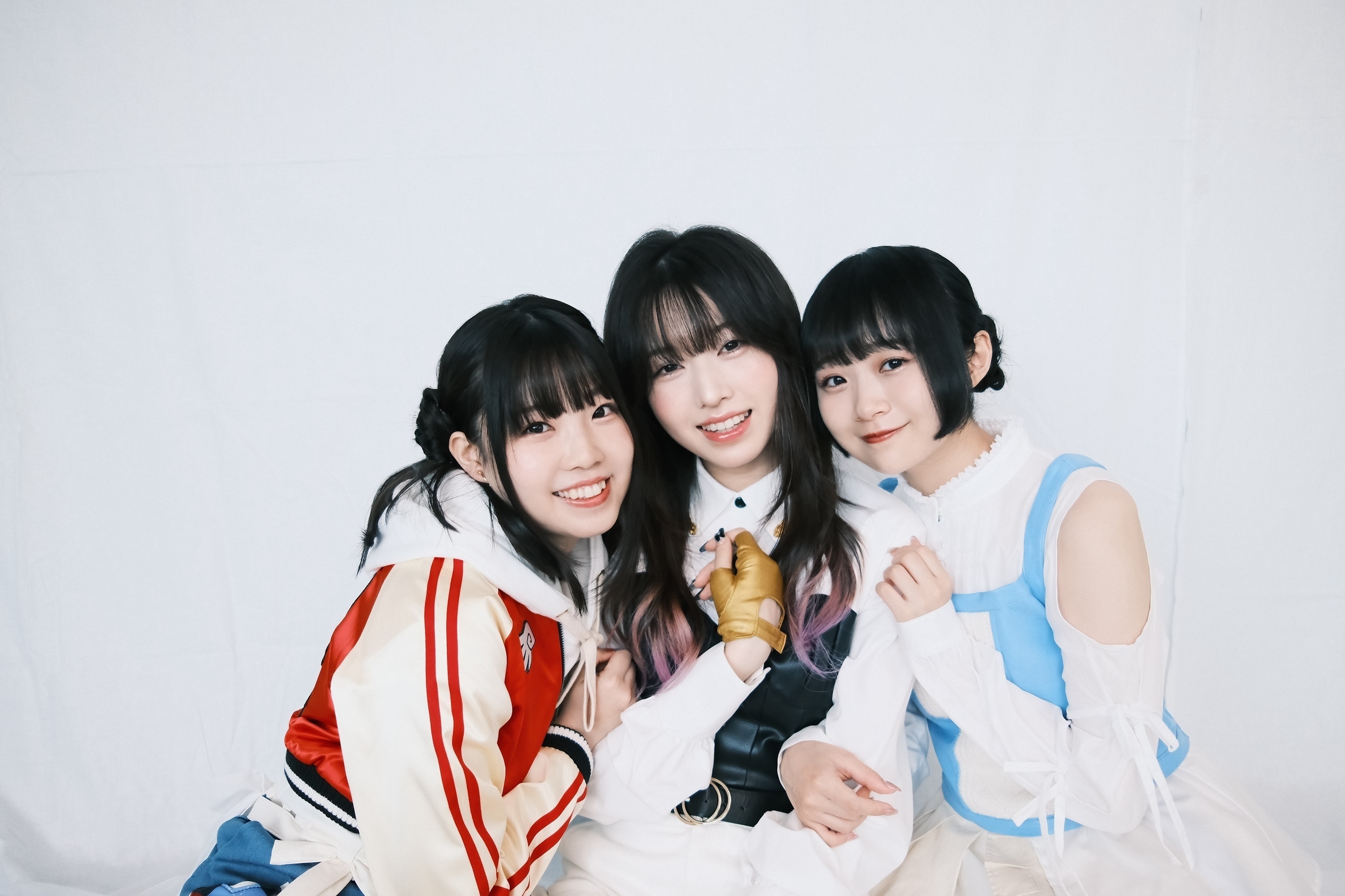 BegraziaとRe;IRISがWカバーを飾るCUT8月号、本日発売！ 全22Pの『学園