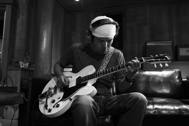 Gibson Acousticより奥田民生モデル『Tamio Okuda CF-100E』の発売が