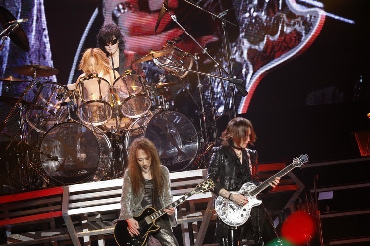 7人のXで頑張っていきます」X JAPAN、新曲も披露した熱狂と感涙の横浜