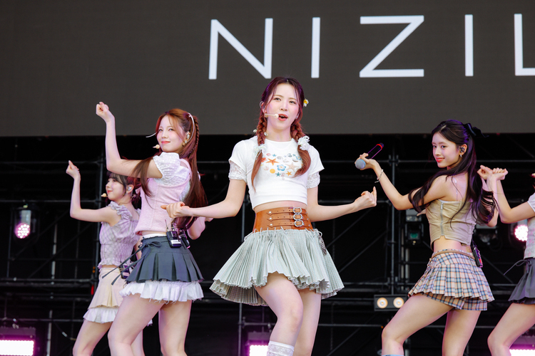 NiziU - JAPAN JAM 2025 ライブ写真＆セットリスト｜音楽情報サイト