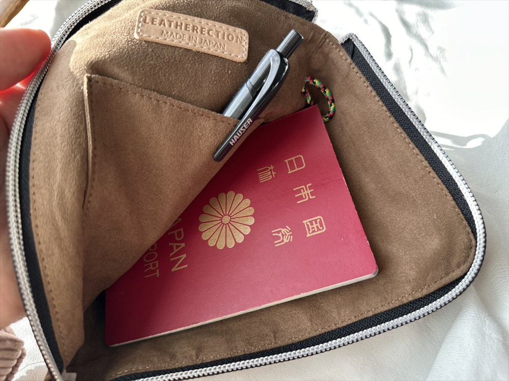 スマホが入るだけじゃない！必需品3、4個が入る天然エゾ鹿革スマホ