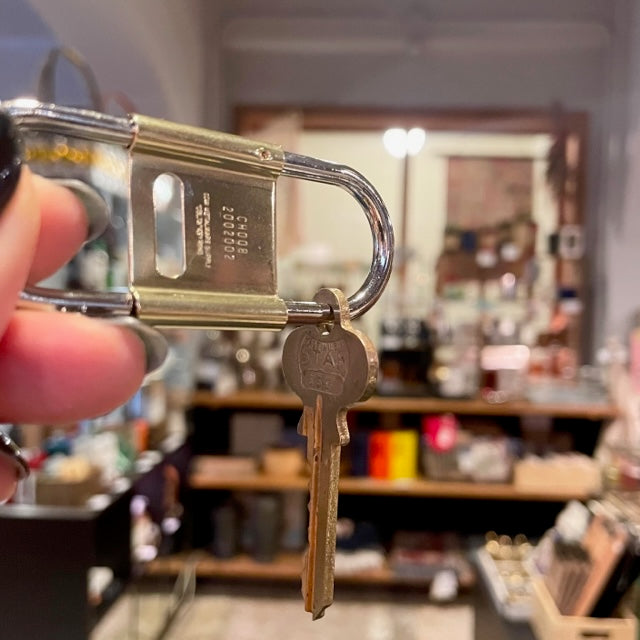 CDW ”DELTA Carabiner Key Ring” – ROUGH&RAW