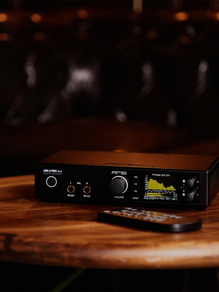 ADI-2 Pro FS R Black Edition | RME Audio JP [アールエムイー]
