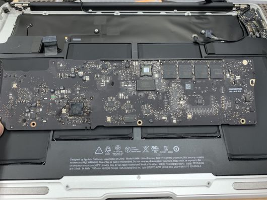 MacBook Airの電源が入らない ロジックボード修復 パソコン修理しま