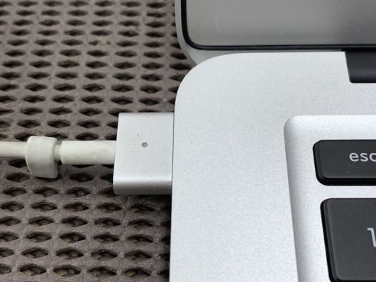 MacBook Airの電源が入らない ロジックボード修復 パソコン修理しま