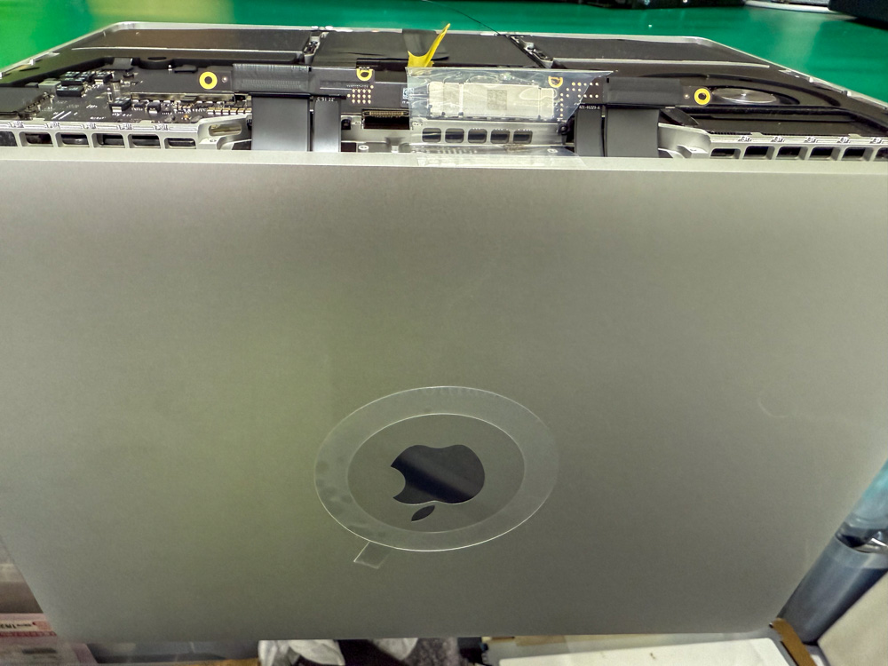修理事例】MacBook Pro M1 画面割れ修理｜液晶交換の費用と作業内容を