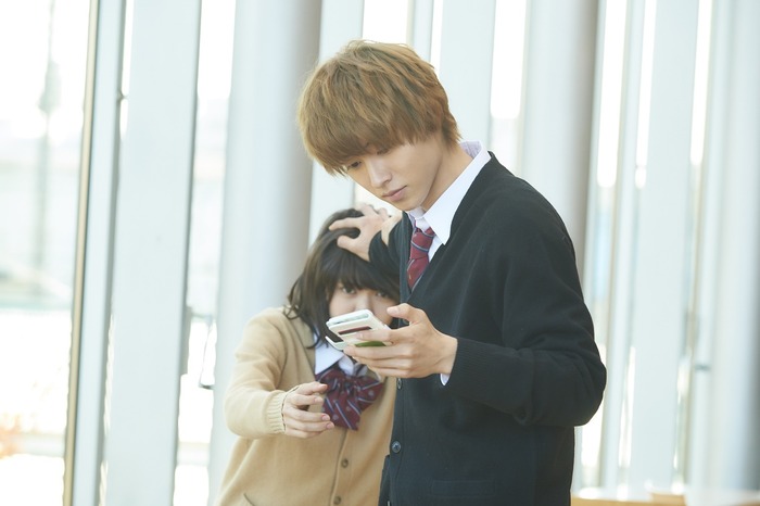 山崎賢人、“ドS”全開!? ブラックな王子ビジュアル解禁『オオカミ少女と