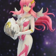 ボディラインもくっきり！劇場版「ガンダムSEED」ラクス・クラインの