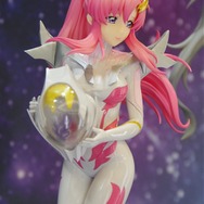 ボディラインもくっきり！劇場版「ガンダムSEED」ラクス・クラインの