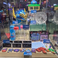 メタリックブルーに輝く「ロトの兜」がクール！「ドラクエ ふくびき所