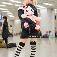 コスプレ】「にじさんじ」魔界ノりりむ、デビットを抱える姿が超