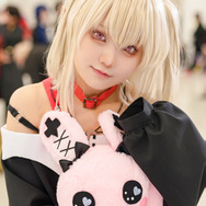 コスプレ】「にじさんじ」魔界ノりりむ、デビットを抱える姿が超