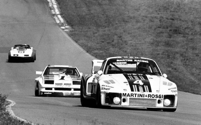 京商、ポルシェ 934、935のミニカーを発売 サークルK＆サンクス限定