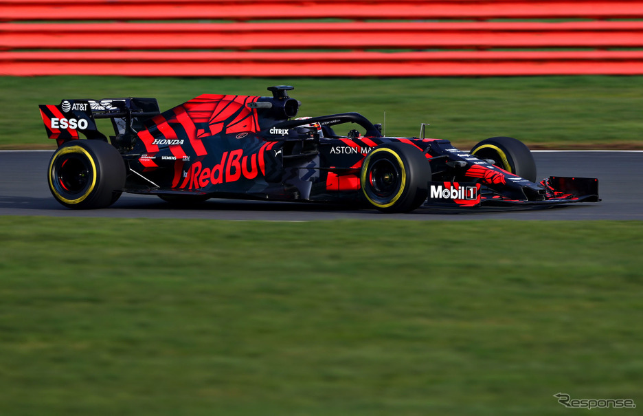 F1】レッドブル・ホンダの“初号機”、2019年型 RB15 が走行…カラー