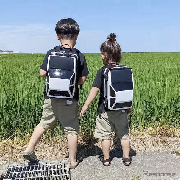 トヨタAE86『頭文字D』カーボンボンネット仕様がバックパックに…限定